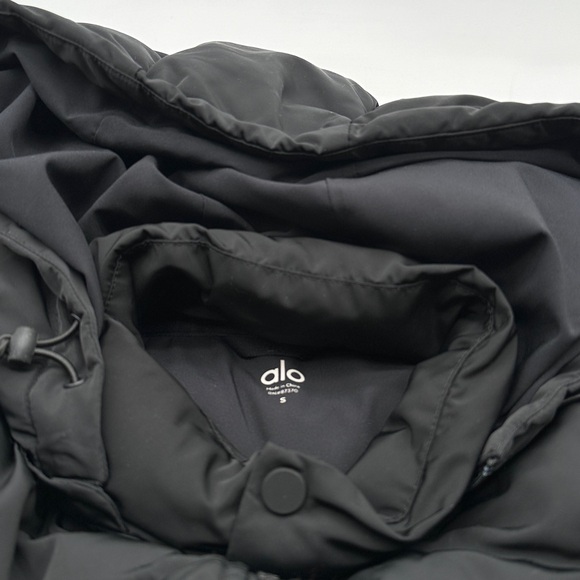 ALO YOGA Gold Rush Puffer Jacket Women's Size Small Black - Picture 7 of 10